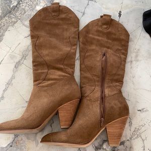Brown cowboy boots slightly used